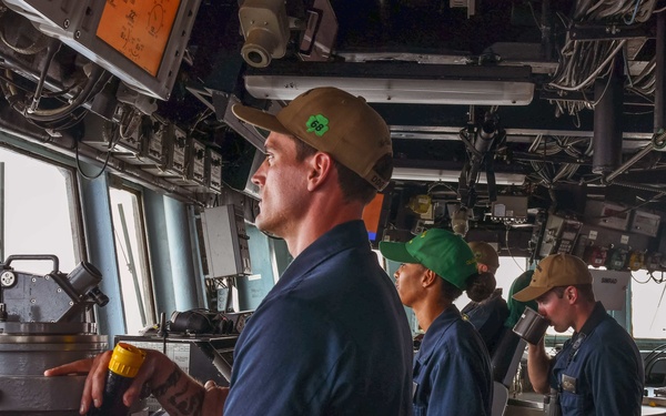 USS The Sullivans (DDG 68) Transit the Strait of Hormuz