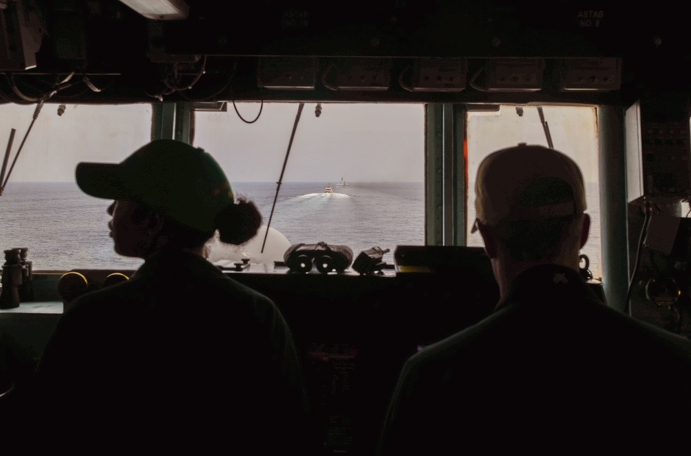 USS The Sullivans (DDG 68) Transit the Strait of Hormuz