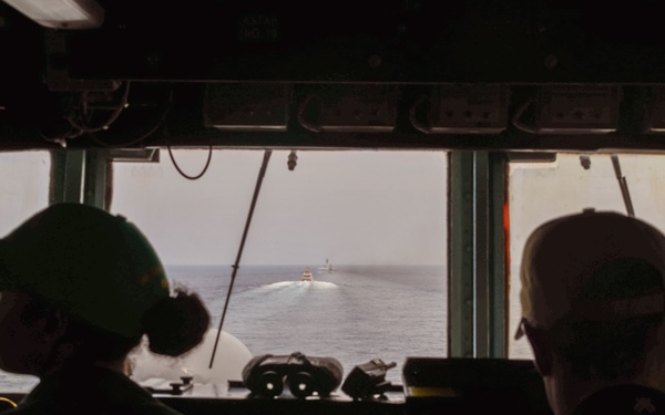 USS The Sullivans (DDG 68) Transit the Strait of Hormuz