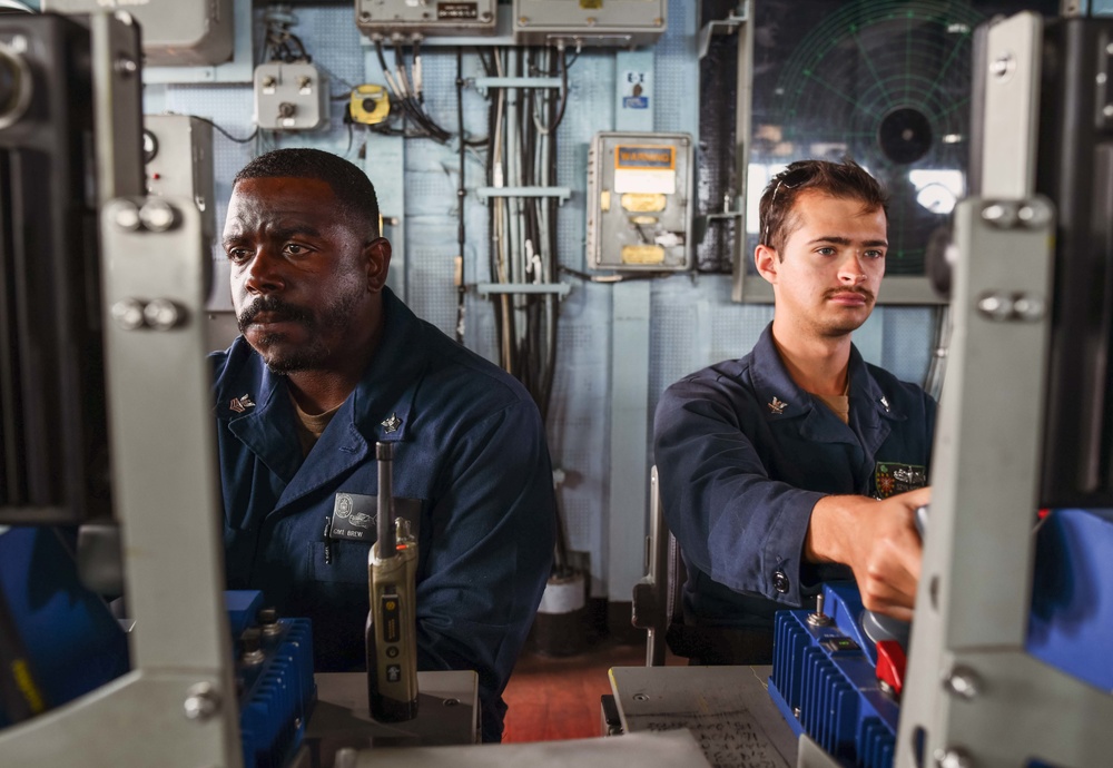 USS The Sullivans (DDG 68) Transit the Strait of Hormuz