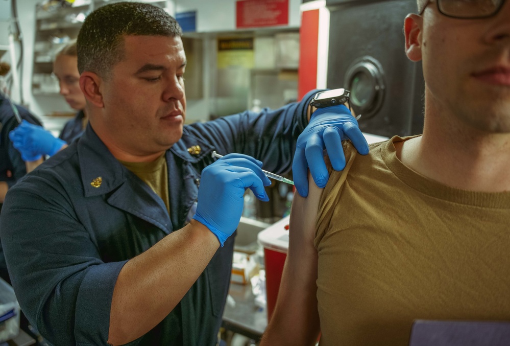 USS The Sullivans administers flu vaccines to crew