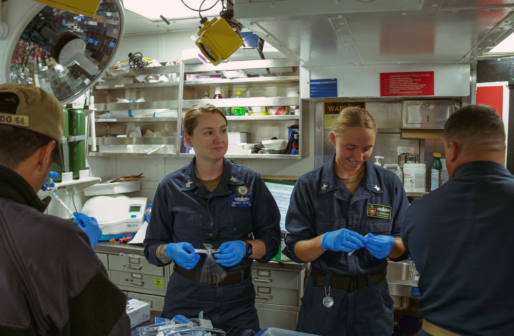 USS The Sullivans administers flu vaccines to crew