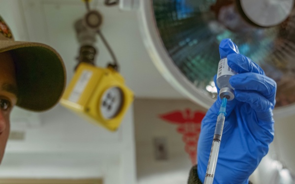 USS The Sullivans administers flu vaccines to crew