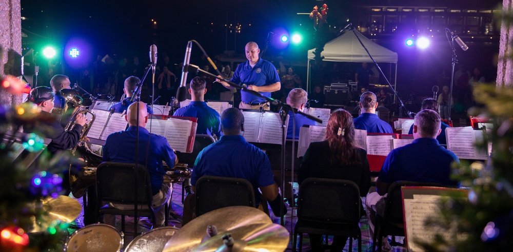 3rd Infantry Division Band perform at Savannah's Christmas on the River