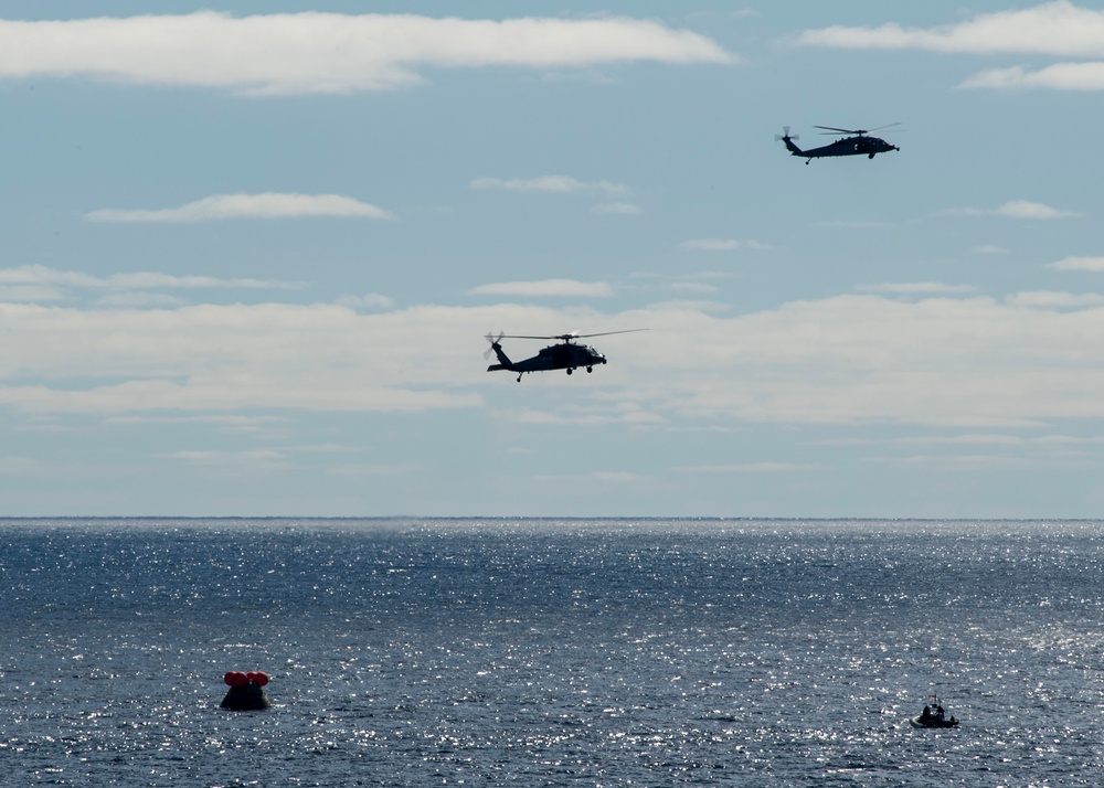 HSC-23 Assists with Recovery of NASA Orion Spacecraft