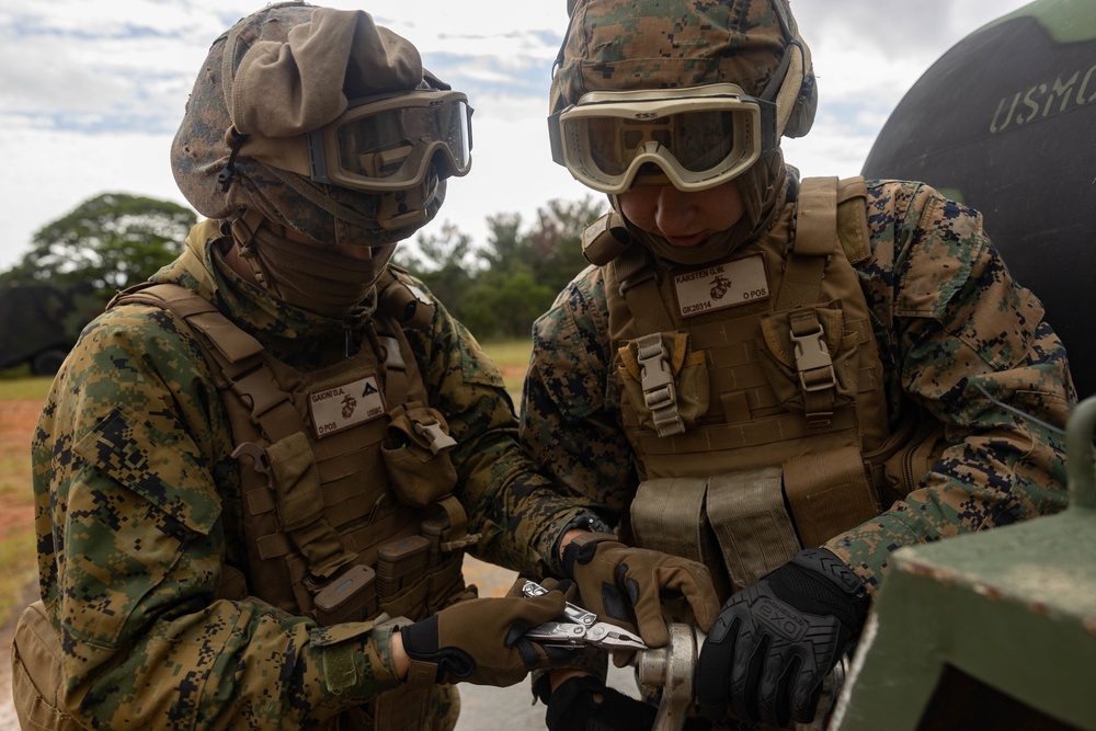 3d Transportation Battalion conducts simulated casualty evacuation drills with Marine Heavy Helicopter Squadron 465