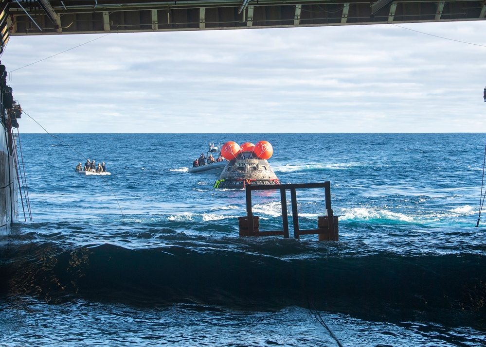 EODESU-1 Assists USS Portland in Orion Recovery