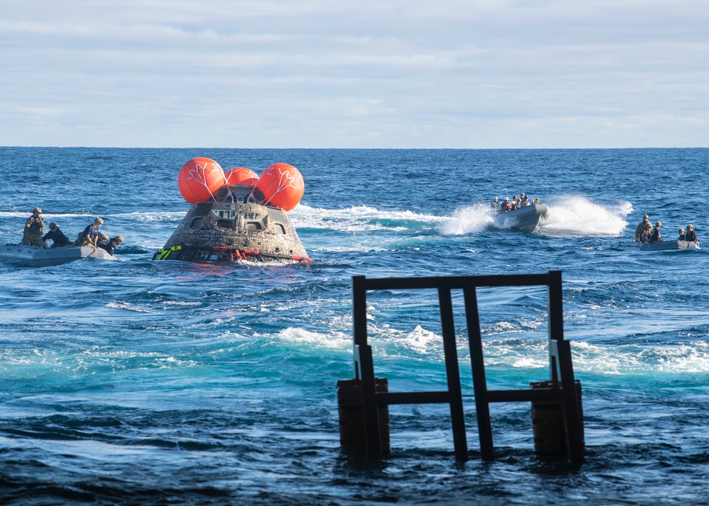 EODESU-1 Assists USS Portland in Orion Recovery