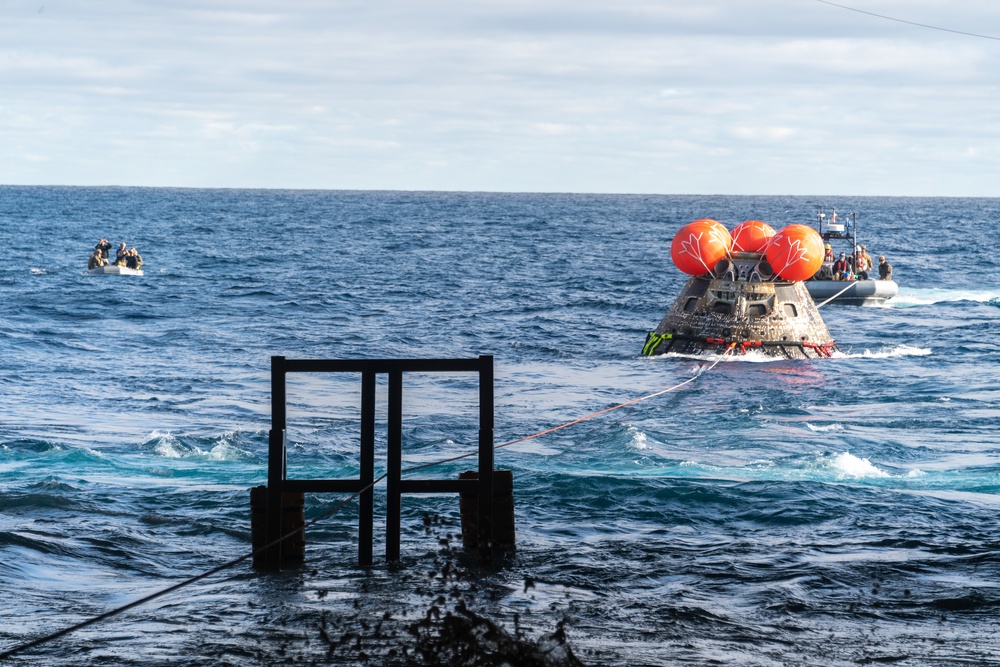 EODESU-1 Assists USS Portland in Orion Recovery