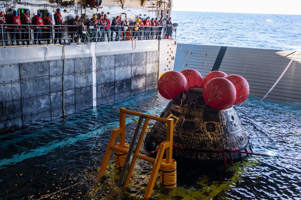 EODESU-1 Assists USS Portland in Orion Recovery