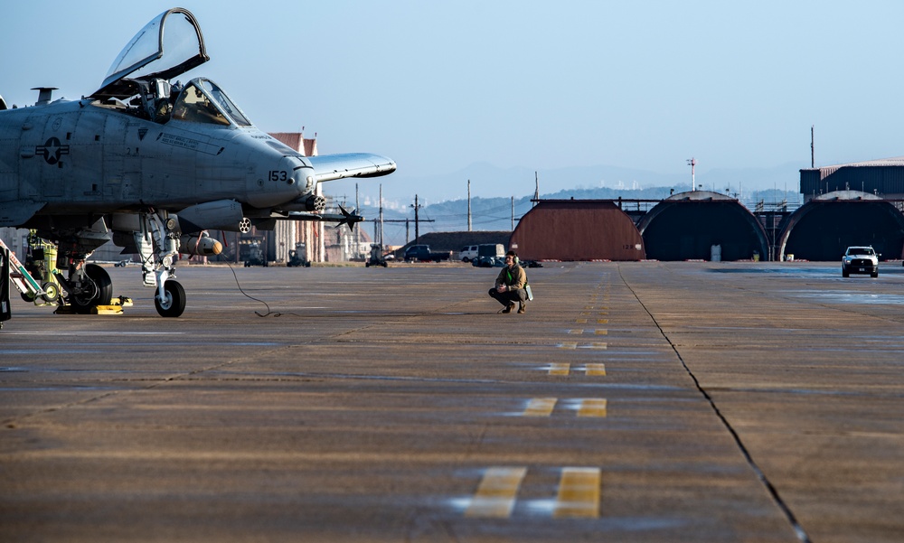 Maintainers ready A-10s for flight