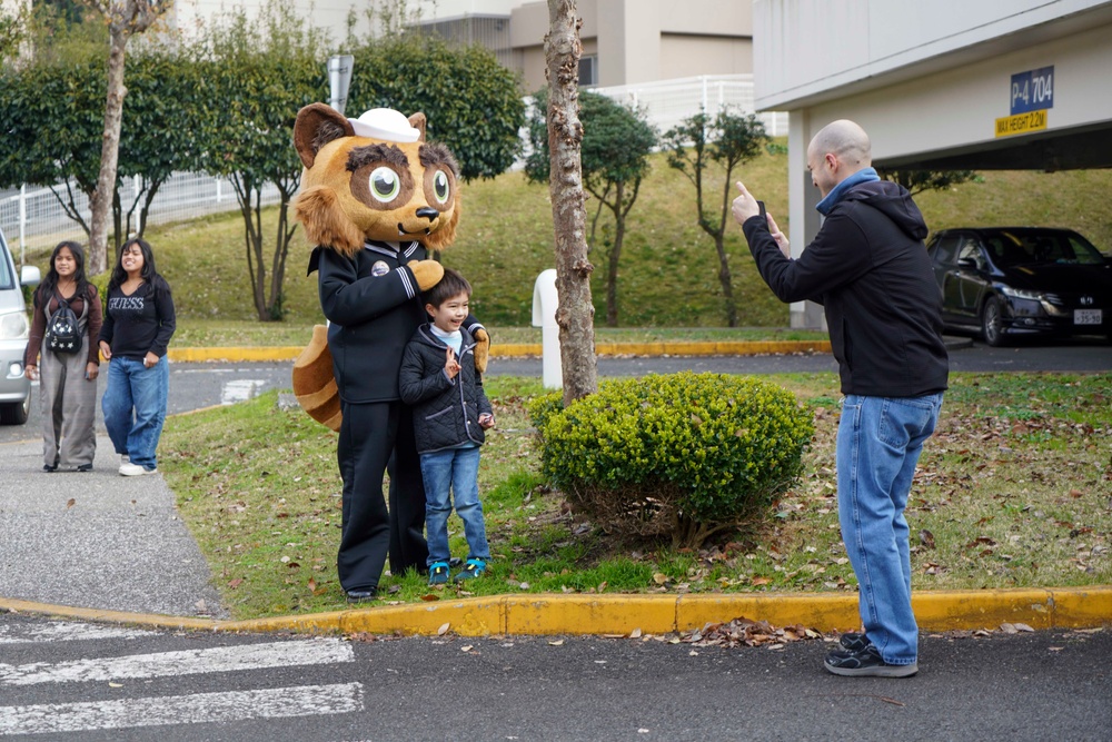CFAY MWR Hosts Ikego Holiday Parade