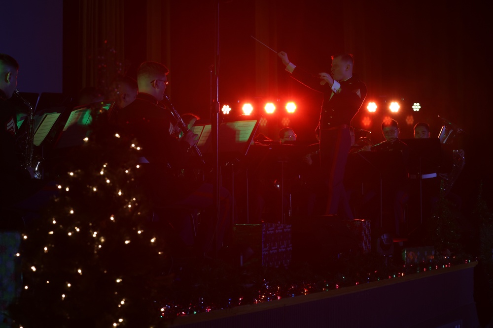 III MEF Band Conducts Holiday Concert