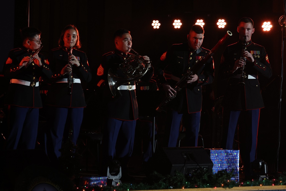 III MEF Band Conducts Holiday Concert