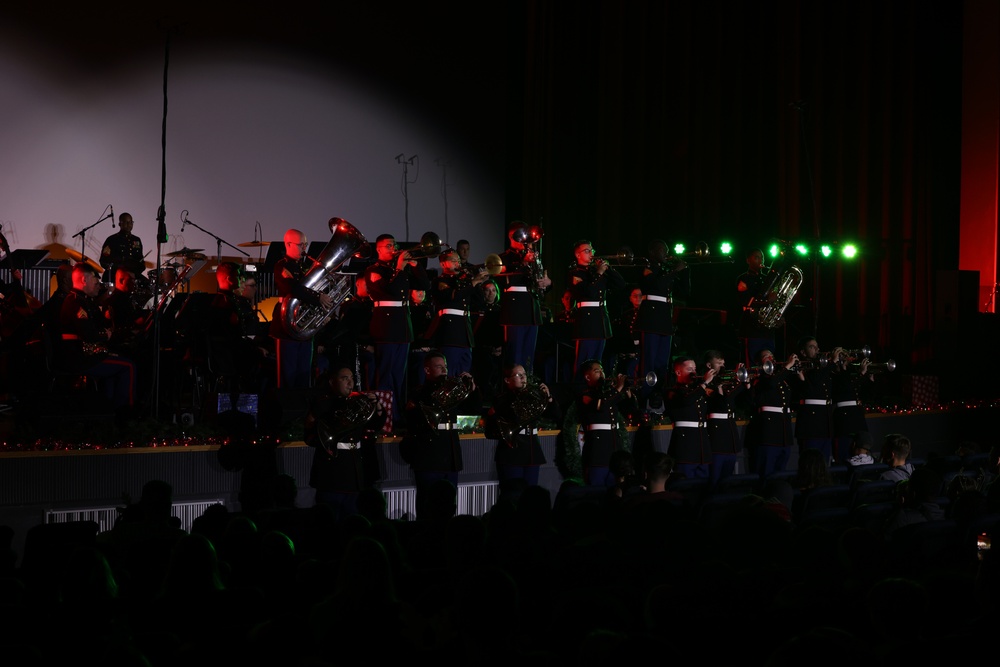 III MEF Band Conducts Holiday Concert