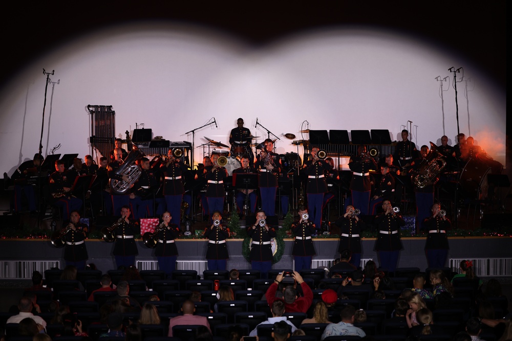 III MEF Band Conducts Holiday Concert