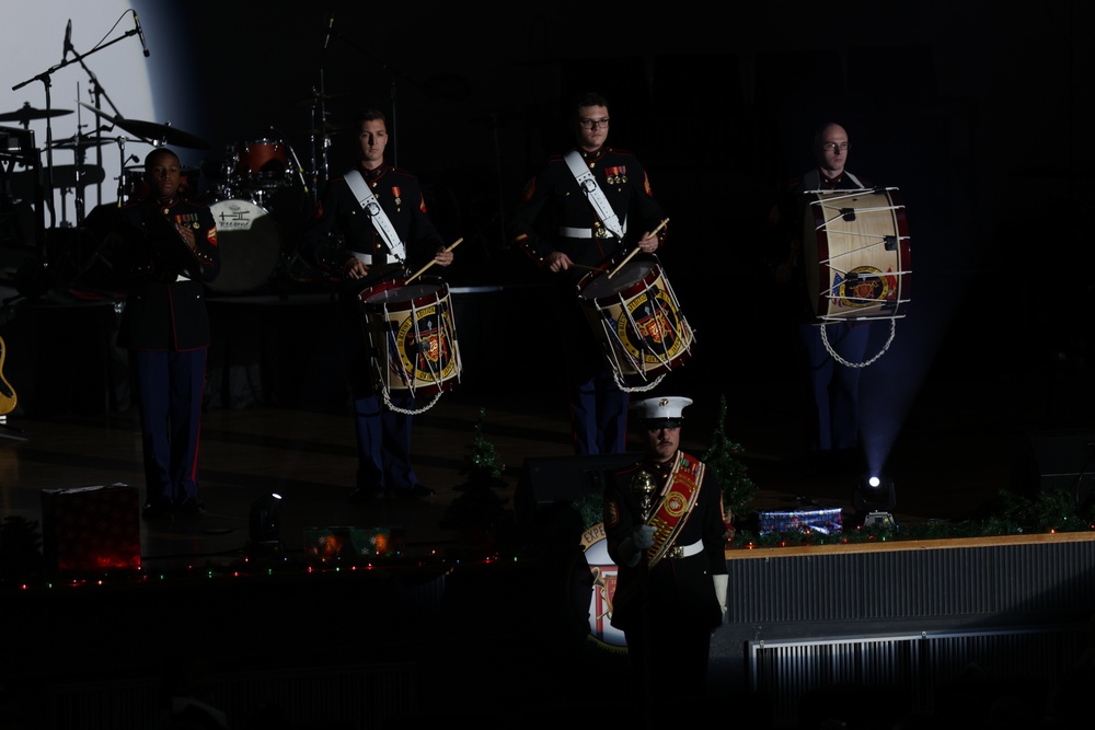 III MEF Band Conducts Holiday Concert