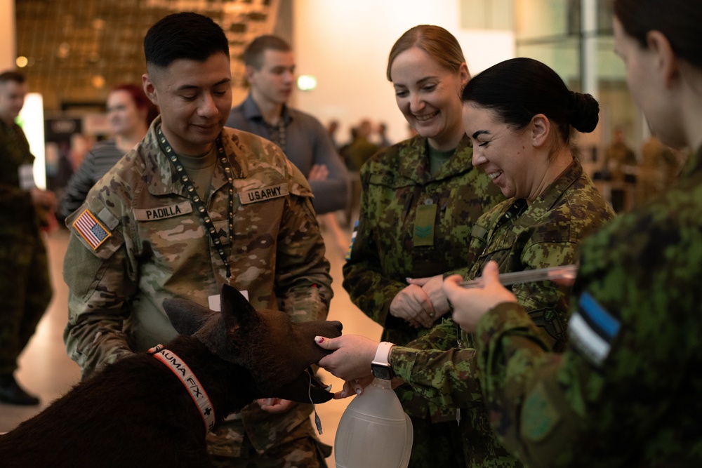 Soldiers learn about canine medical training in Estonia