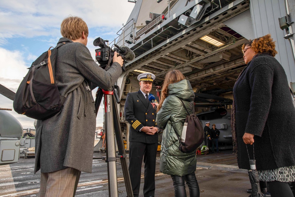 USS Leyte Gulf (CG 55) Welcomes Distinguished Visitors in Koper, Slovenia