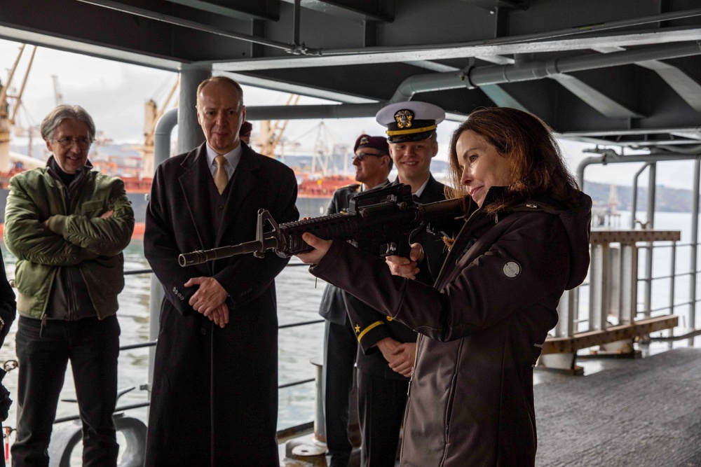 USS Leyte Gulf (CG 55) Welcomes Distinguished Visitors in Koper, Slovenia