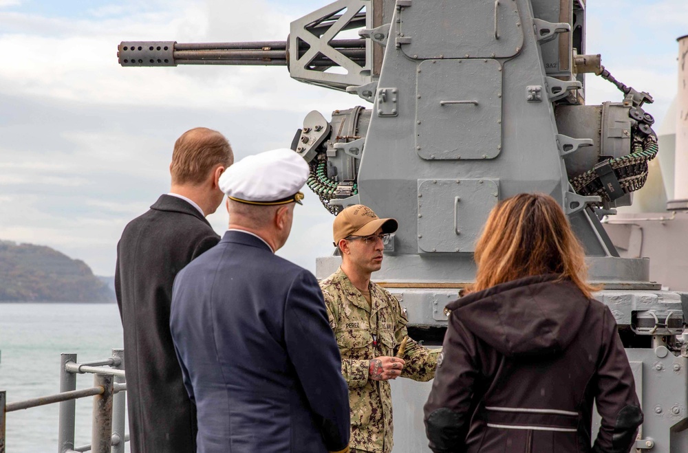 USS Leyte Gulf (CG 55) Welcomes Distinguished Visitors in Koper, Slovenia