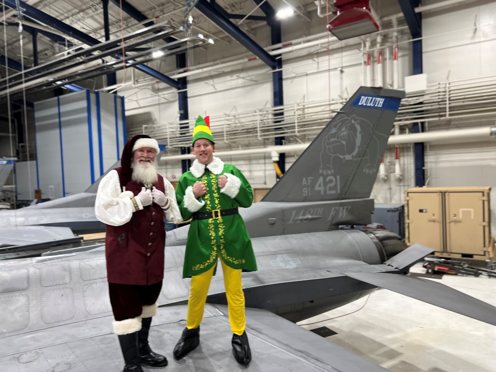 Santa Claus visits 148th Fighter Wing