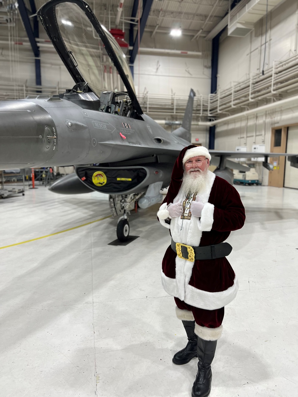 Santa Claus visits 148th Fighter Wing