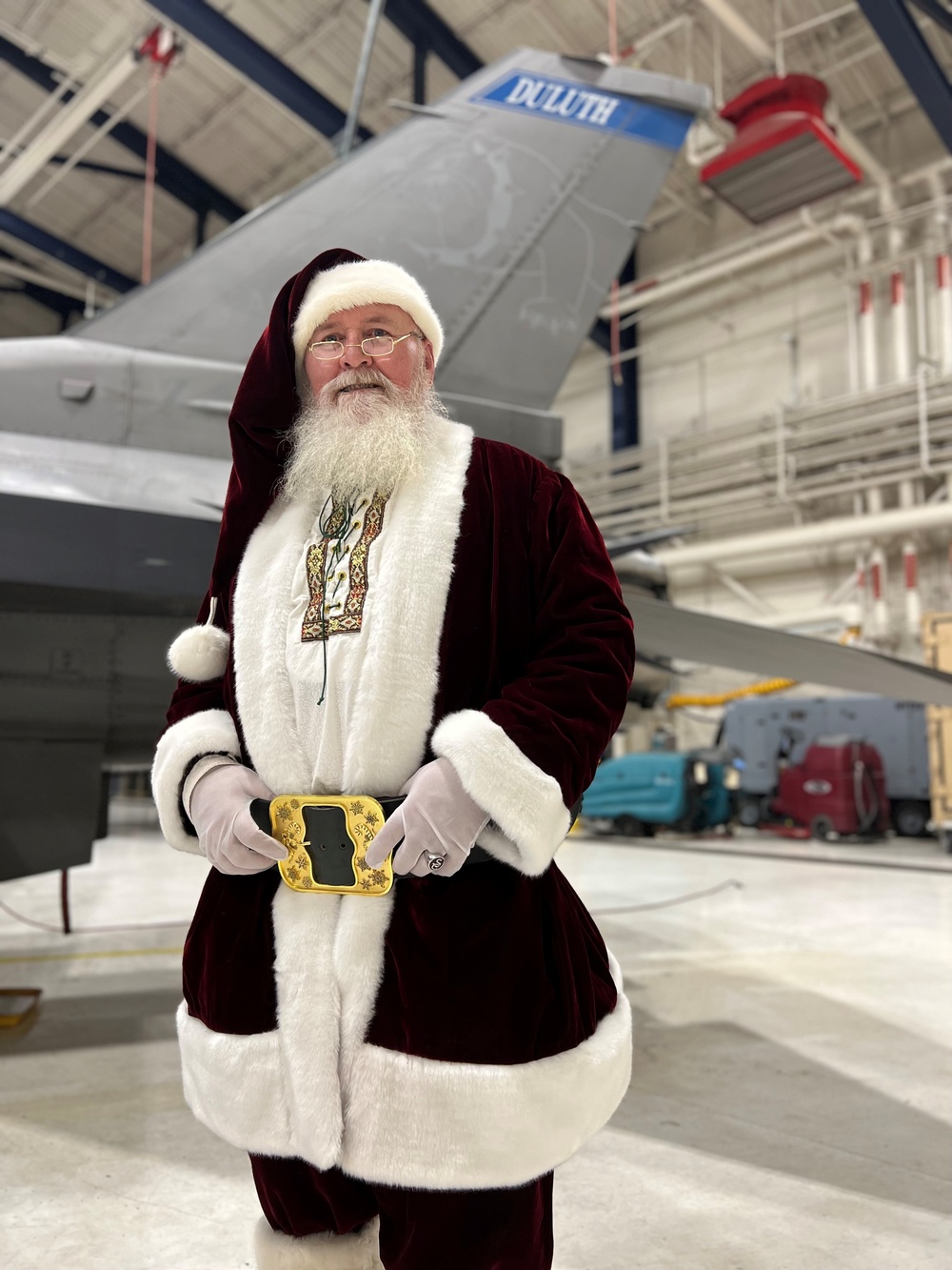 Santa Claus visits 148th Fighter Wing