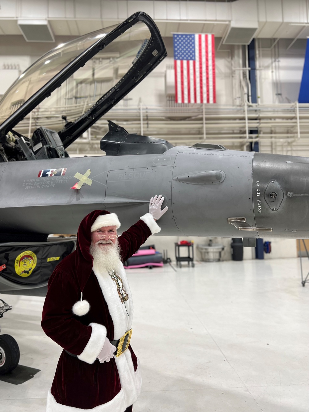 Santa Claus visits 148th Fighter Wing