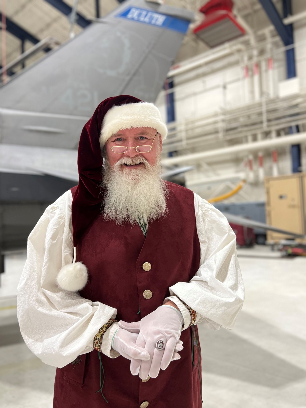 Santa Claus visits 148th Fighter Wing