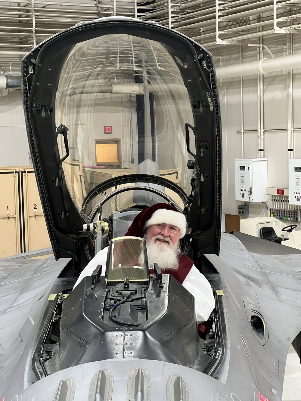 Santa Claus visits 148th Fighter Wing