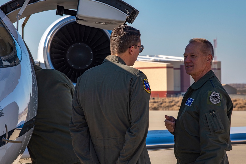 General Mark Kelly visits TES