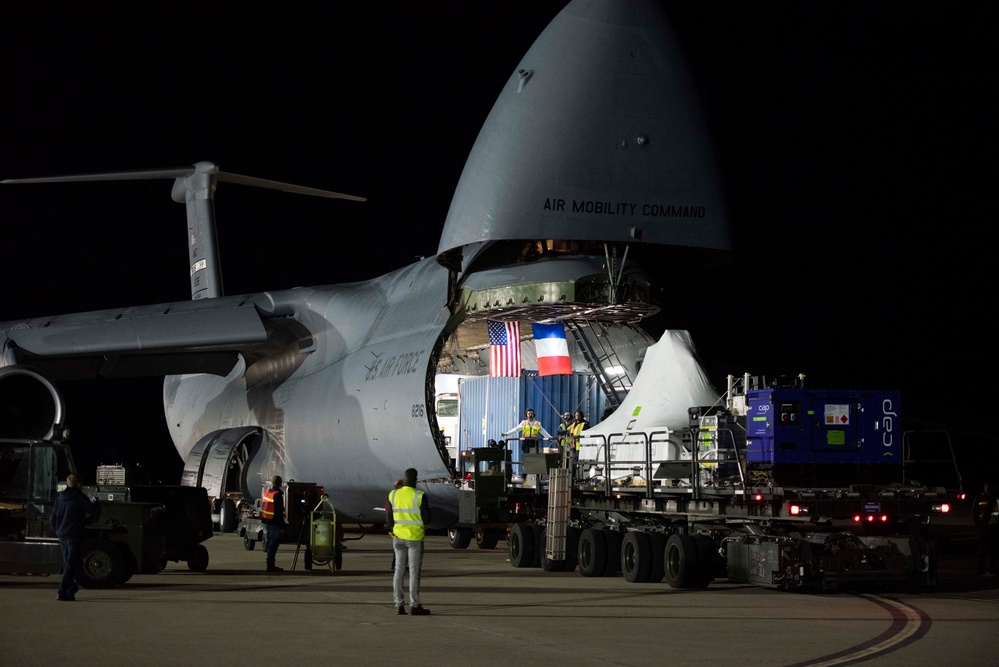 Aircrew delivers U.S.-French satellite for NASA