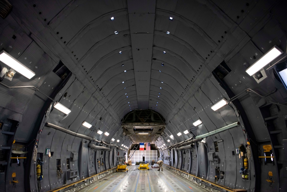 Aircrew delivers U.S.-French satellite for NASA
