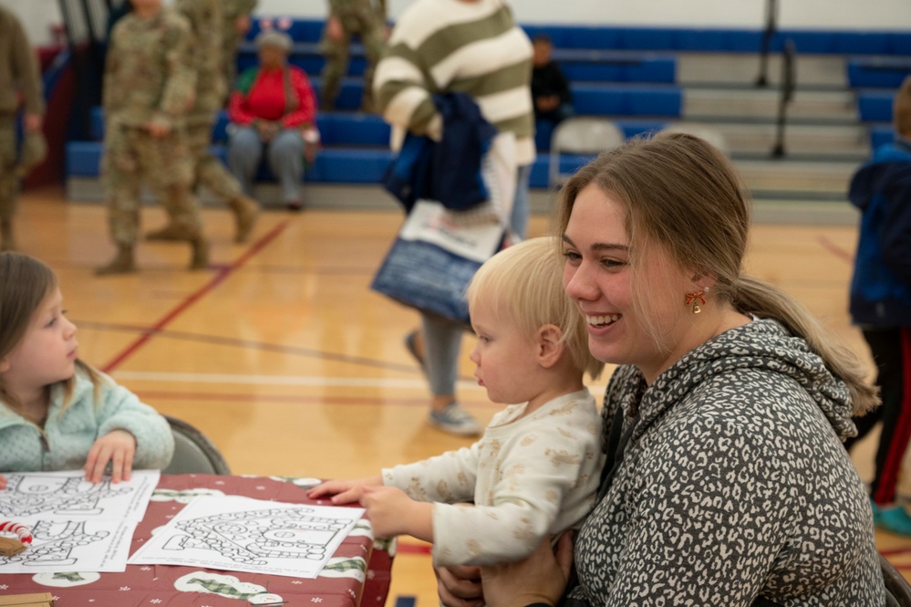 Dover AFB enhances resilience during holiday-themed Deployed Families Dinner