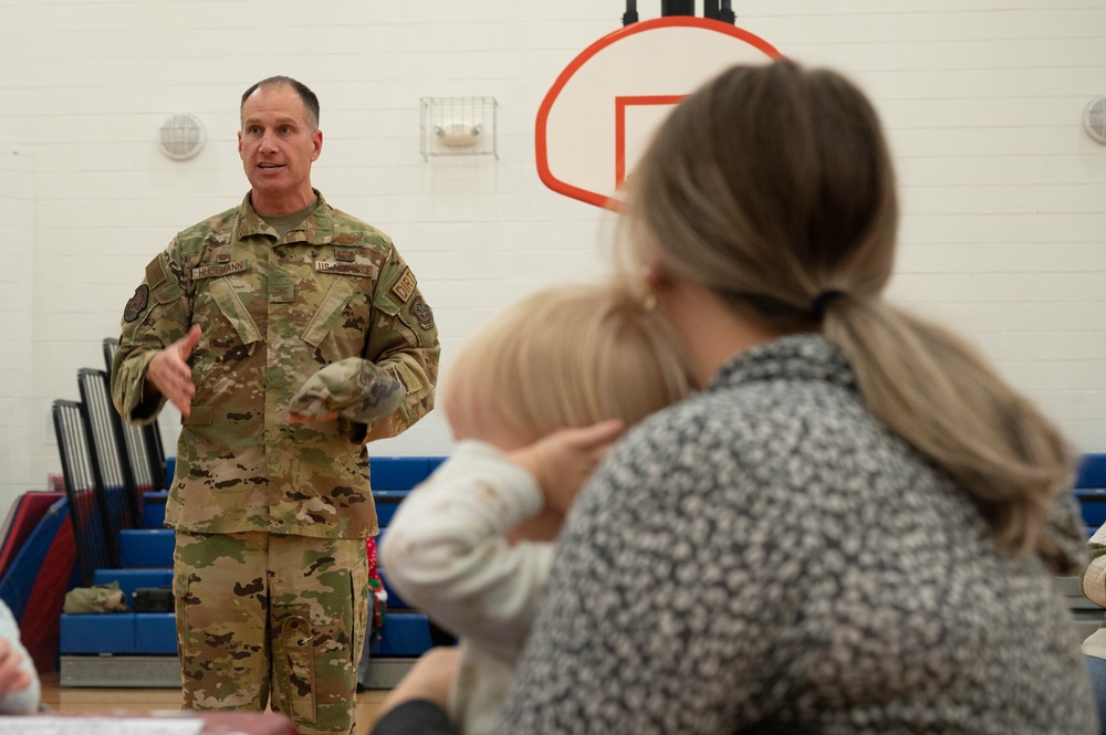 Dover AFB enhances resilience during holiday-themed Deployed Families Dinner