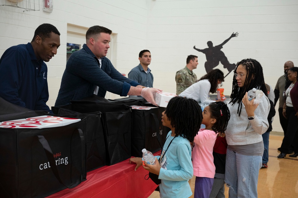 Dover AFB enhances resilience during holiday-themed Deployed Families Dinner