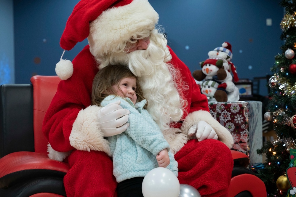 Dover AFB enhances resilience during holiday-themed Deployed Families Dinner