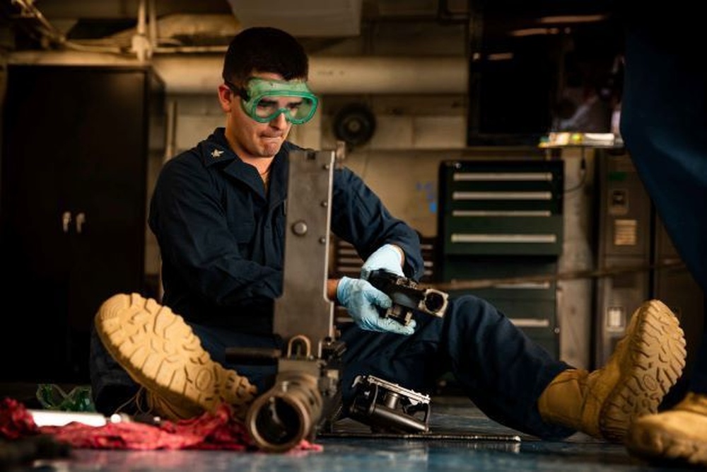 DVIDS - Images - ESL Crew Cleans an M2HB .50-caliber Machine Gun [Image ...