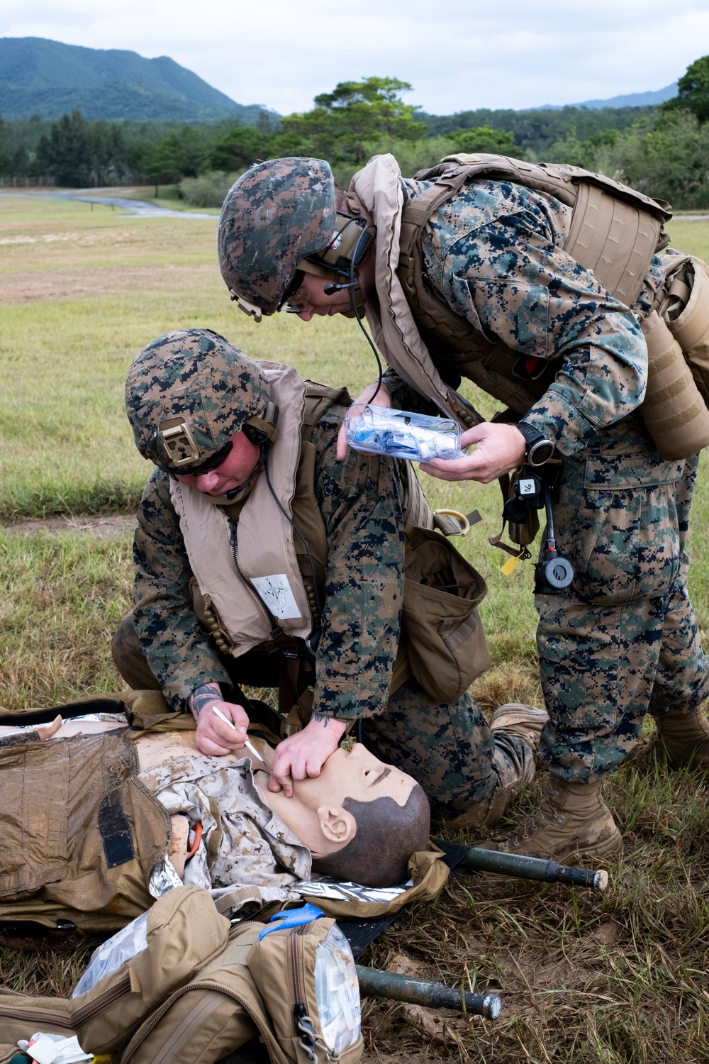 Corpsmen Practice En Route Casualty Care