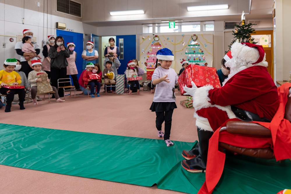 NAF Atsugi Chapel and Santa Deliver Gifts