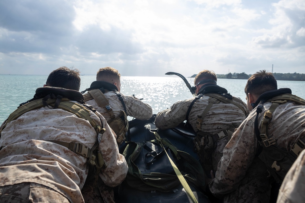 U.S. Marines with 3rd Transportation Battalion, 3rd Reconnaissance Battalion conduct small boat training