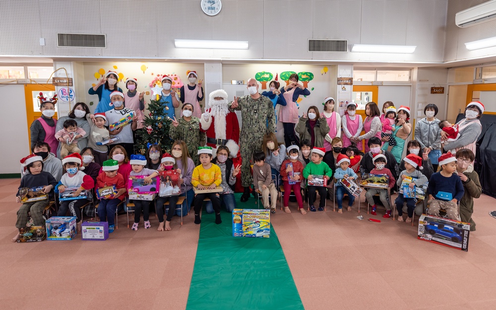 NAF Atsugi Chapel and Santa Deliver Gifts