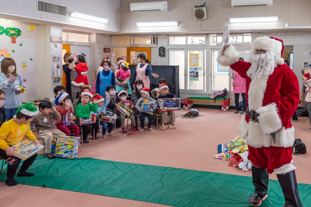 NAF Atsugi Chapel and Santa Deliver Gifts