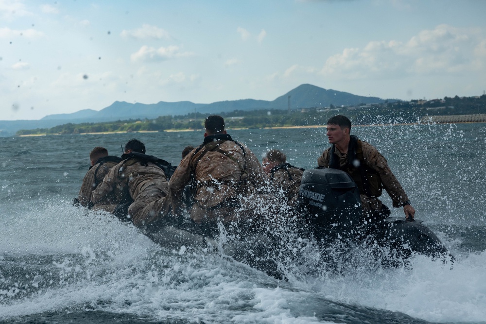 U.S. Marines with 3rd Transportation Battalion, 3rd Reconnaissance Battalion conduct small boat training