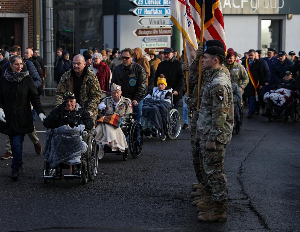 Vincent Speranza Saluting 101st Airborne Soldiers