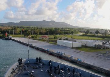 USS John P. Murtha Conducts Guam Port Call