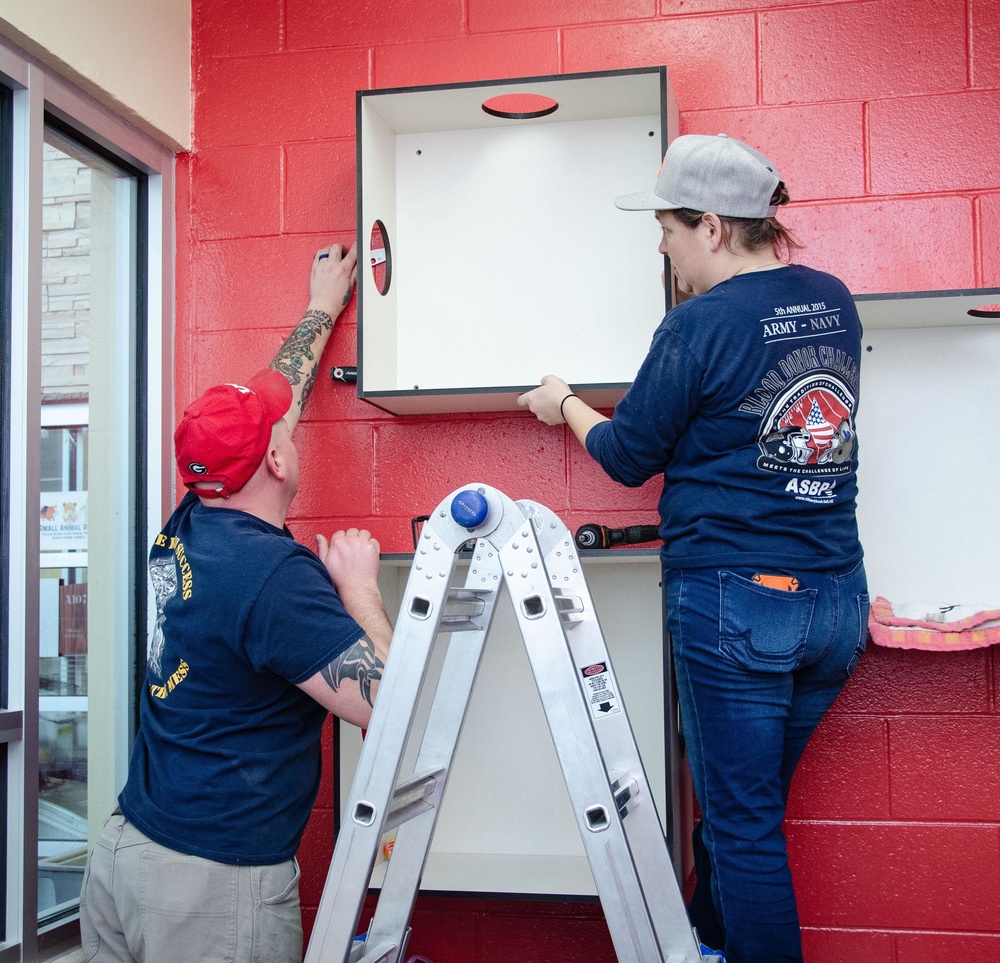 Helping Man &amp; Beast -- NAVIFOR Sailors Give Back to Local Animal Shelter