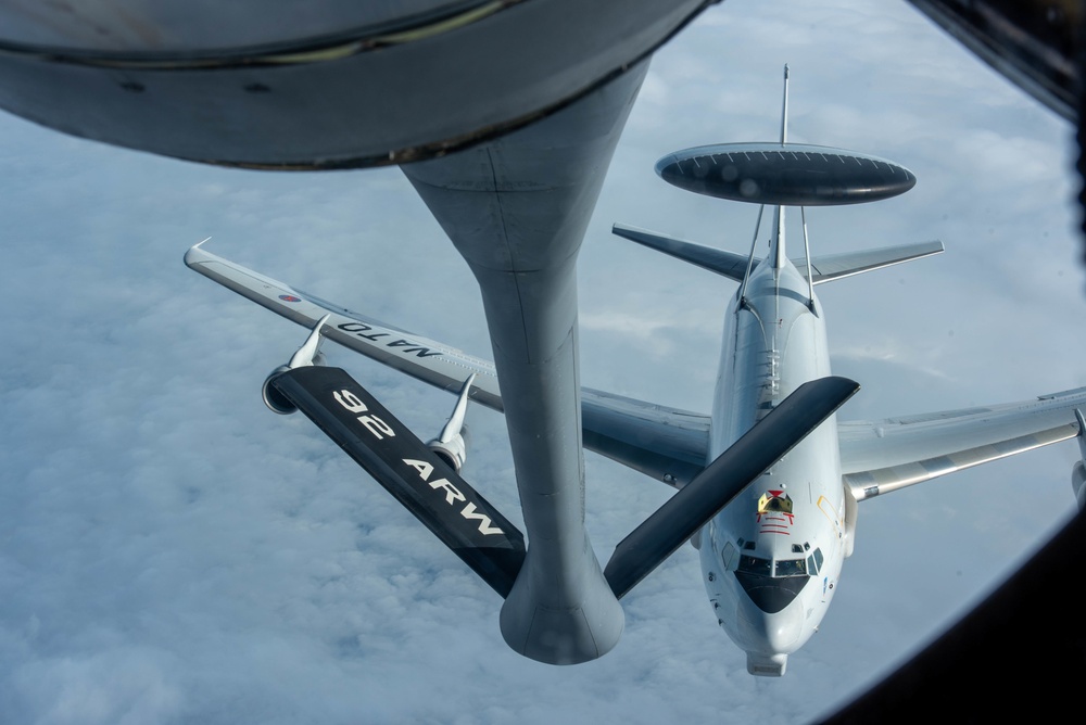 92nd ARW refuels AWACS