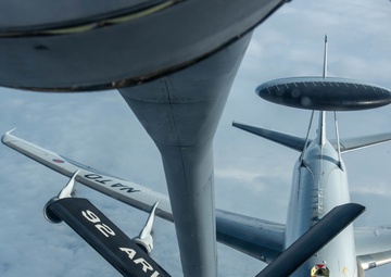 92nd ARW refuels AWACS